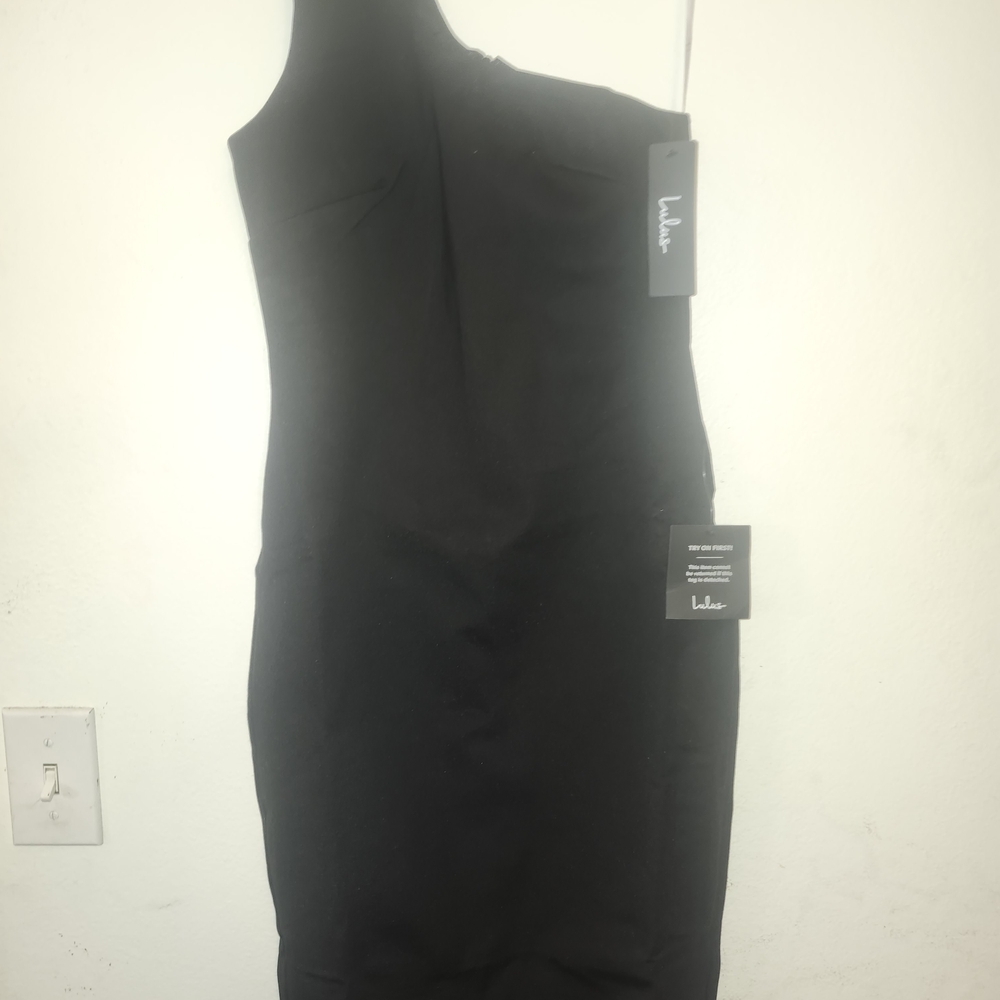 Elegant Black One-Shoulder Dress